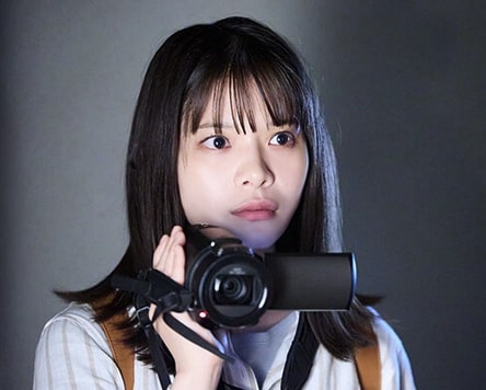 6月6日の被害者を発見してしまう万琴（岸井ゆきの）