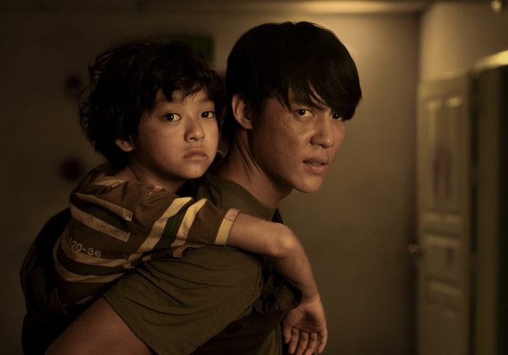 Netflix映画『ザイアム: バトル・イン・ホスピタル』（Ziam）主人公と少年