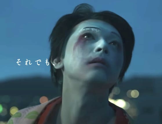 『国宝』屋上で踊り狂う喜久雄（吉沢亮）